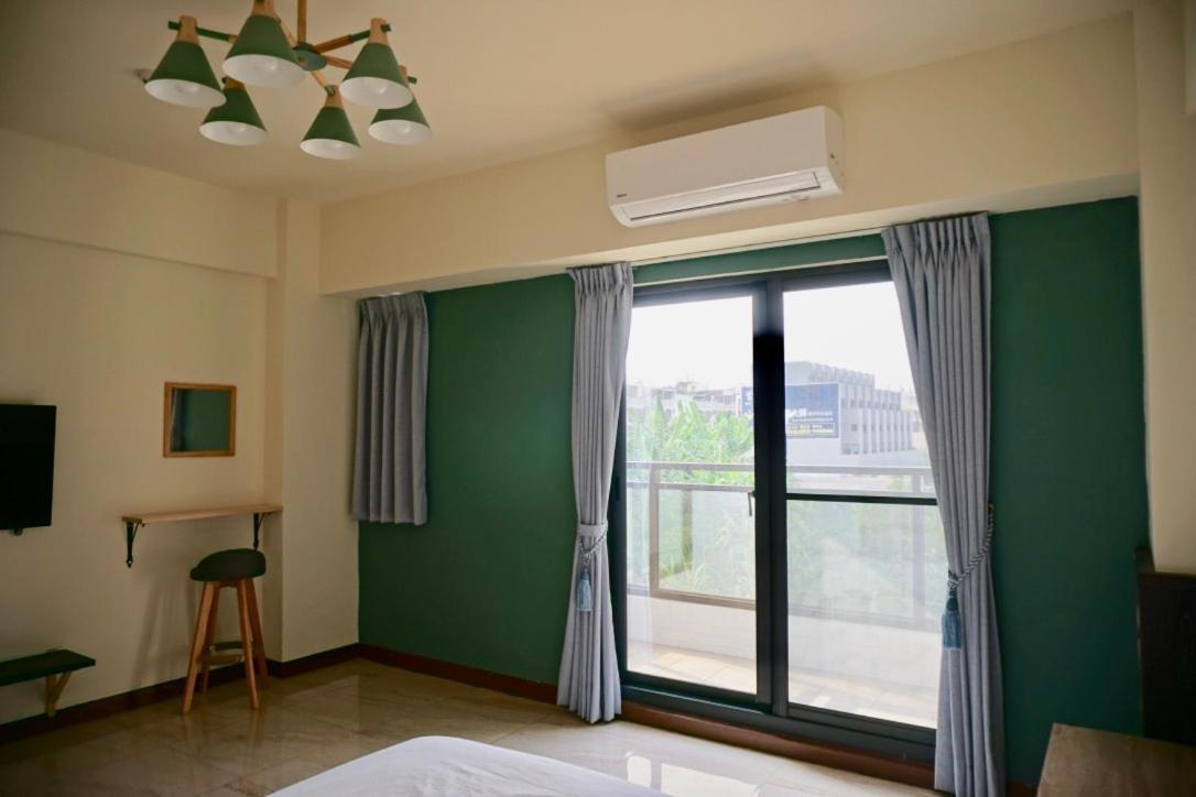 Ｏn The Road Bed & Breakfast Donggang Exterior photo